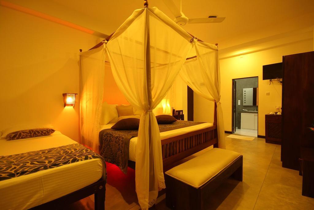 Rock Fort Beach Resort Unawatuna Habitación foto